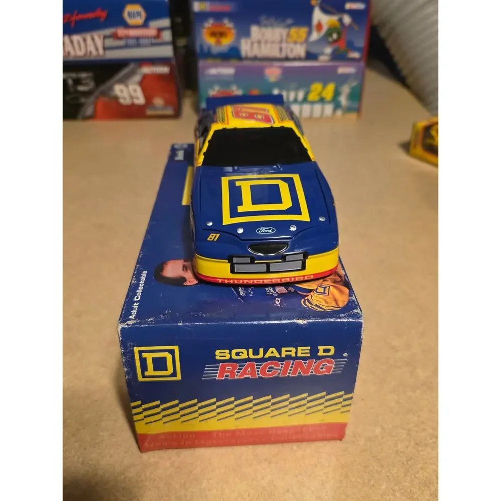 Kenny Wallace 81 Square D 1997 Thunderbird 1:24 Diecast Bank Nascar Action